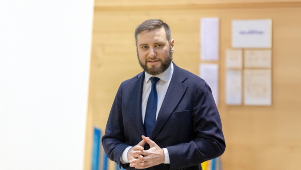 Taristuminister Vladimir Svet tegi rahandusministrile ettepaneku piirata Venemaalt Eestisse saabuvate kommertsveokite kütusekogust 200 liitrile, mis oleks vastuseks Venemaa samalaadsele piirangule Euroopa Liidu riikide suhtes. FOTO: Aigar Nagel